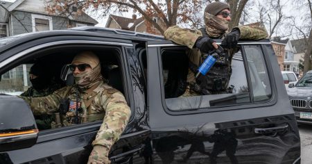 عشرات مركبات (ICE) في مينيسوتا تفتقر إلى الأضواء وصفارات الإنذار الضرورية.