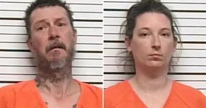 عُثر على صبيّ أوكلاهوما مفقود يبلغ من العمر 12 عامًا وهو على قيد الحياة بعد توقيف والديه بتهم الإساءة.