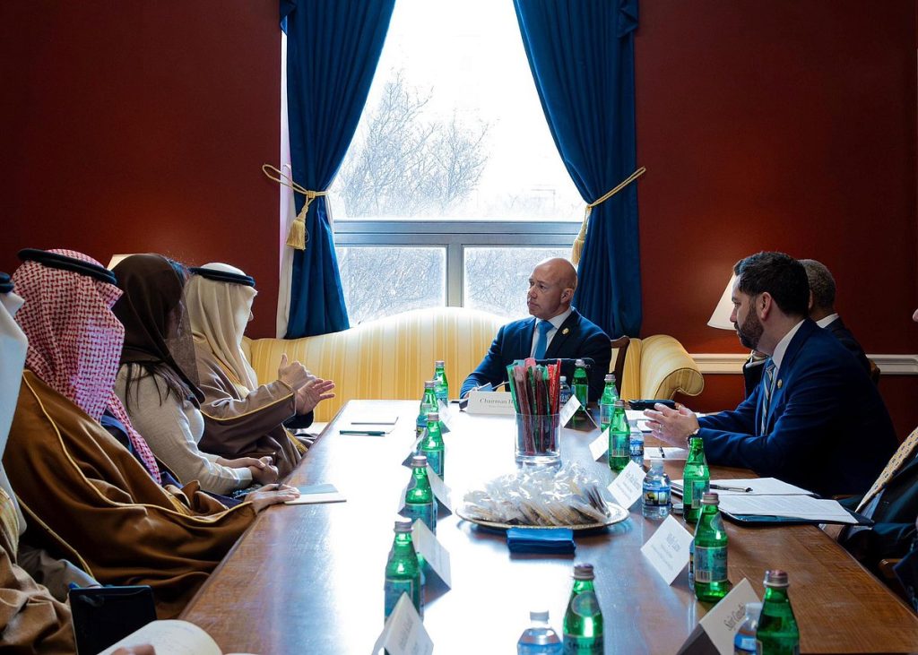 وزير الخارجية يبحث المستجدات الإقليمية والدولية مع رئيس لجنة الشؤون الخارجية بمجلس النواب الأمريكي