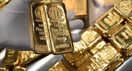 انخفاض أسعار الذهب والفضة وسط موجة بيع لجني الأرباح وقوة الدولار