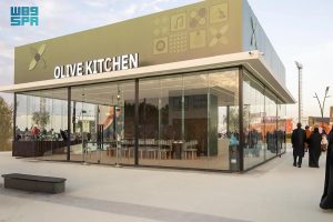 “مطبخ الزيتون” في مهرجان الجوف الدولي.. نكهات عالمية بأصالة جوفية