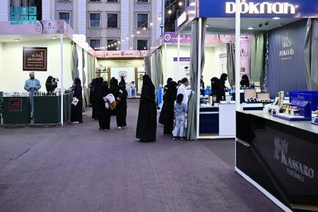 ركن العطور السعودية بقرية أتاريك.. تجربة غنية بعبق الماضي وروح الحاضر