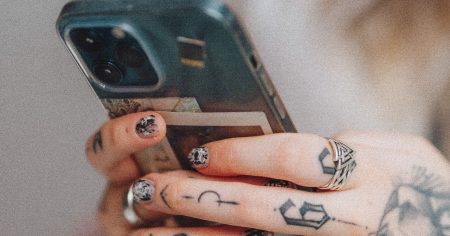 كيفية إدارة الملفات على نظامي iOS وأندرويد.