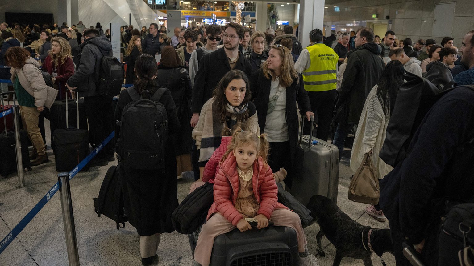 توقف مطارات اليونان جرس إنذار لمخاطر الاعتماد على الرقمنة