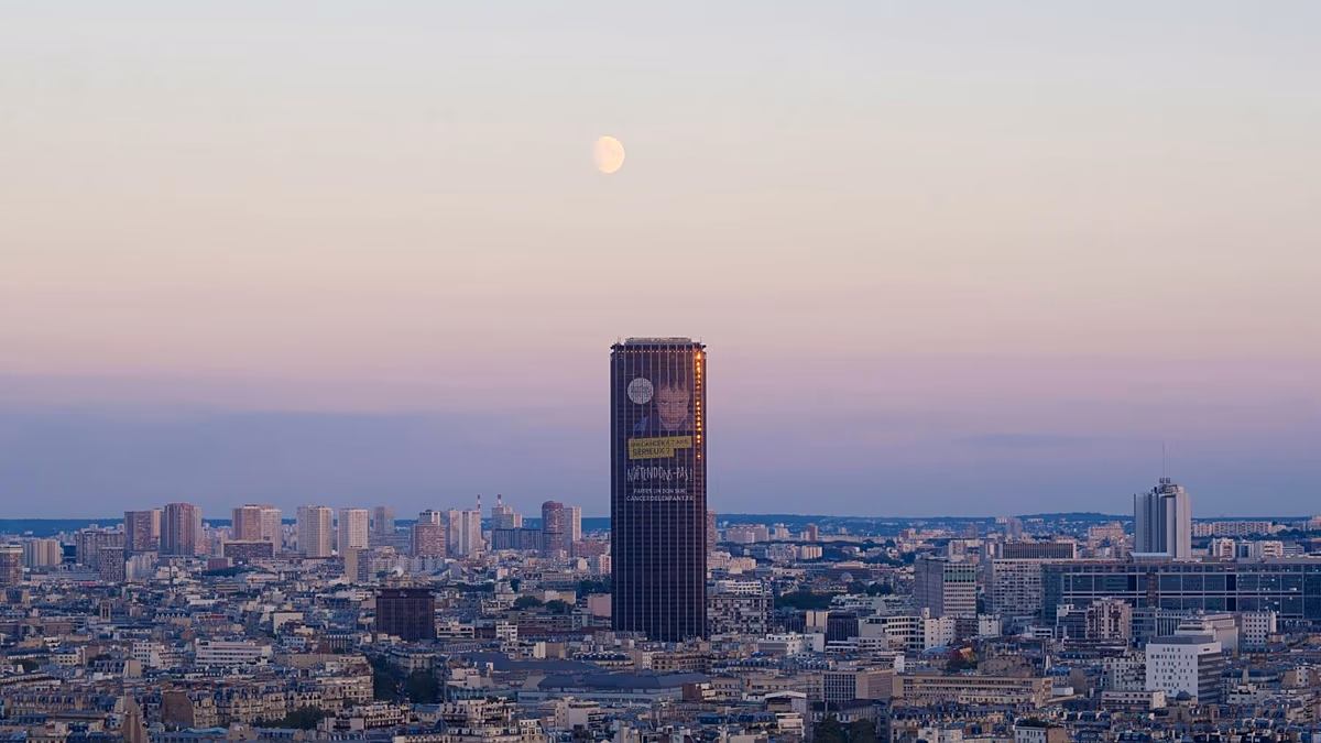 إغلاق برج مراقبة باريس الشهير للتجديد الشهر المقبل