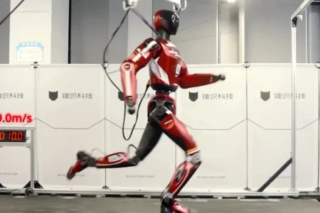 روبوت صيني يكسر حاجز السرعة العالمي ويتفوق على العدائين البشر