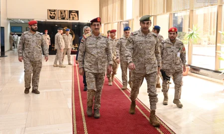 قائد القوات المشتركة يستقبل وزير الدفاع اليمني لبحث حل الأزمة