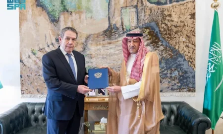 وزير الخارجية يتلقى رسالة روسية بمناسبة مئوية العلاقات