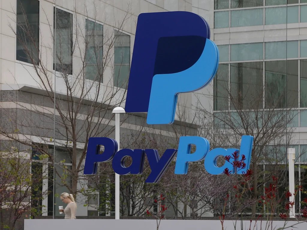 اختراق لـ”باي بال” يؤدي لتحويل الأموال من حسابات المستخدمين