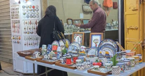 رغم تضييق الاحتلال.. التجار يعيدون فتح محالهم بسوق الخليل في رمضان