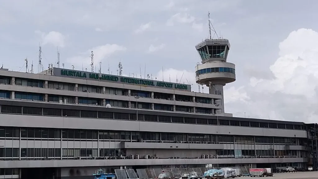 استئناف الرحلات بعد السيطرة على حريق بمطار لاغوس