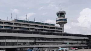 استئناف الرحلات بعد السيطرة على حريق بمطار لاغوس