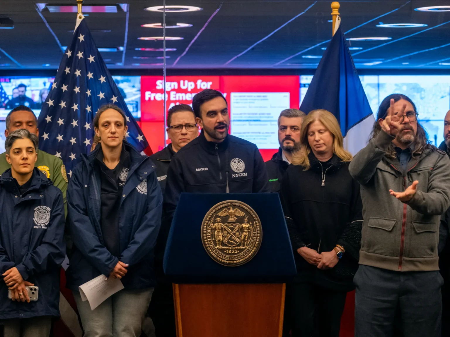 ممداني يغلق شبكة مواصلات نيويورك استعدادا لعاصفة ثلجية كبرى