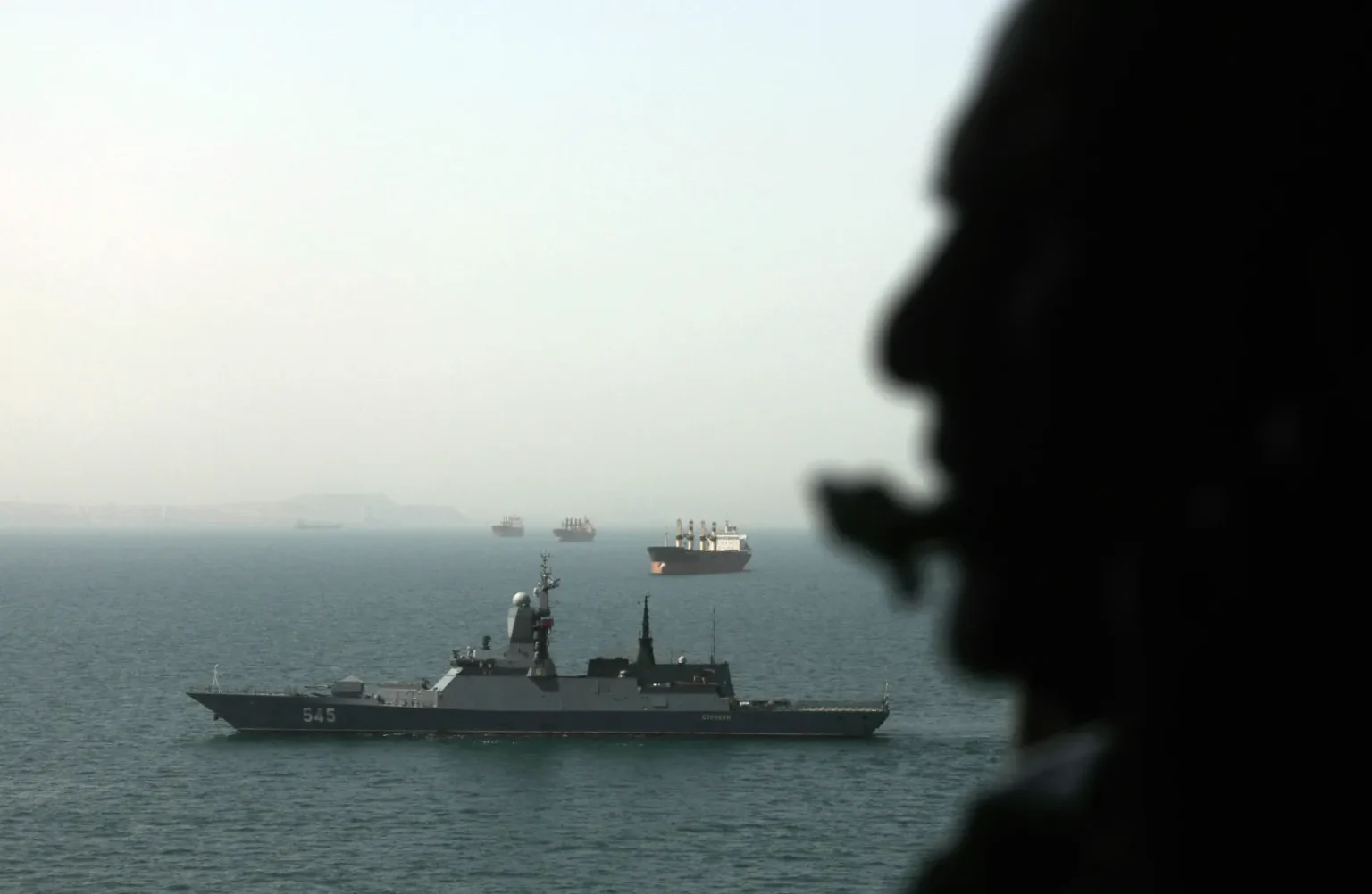 مناورات روسية إيرانية تحت أنظار الجيش الأمريكي