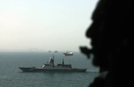 مناورات روسية إيرانية تحت أنظار الجيش الأمريكي