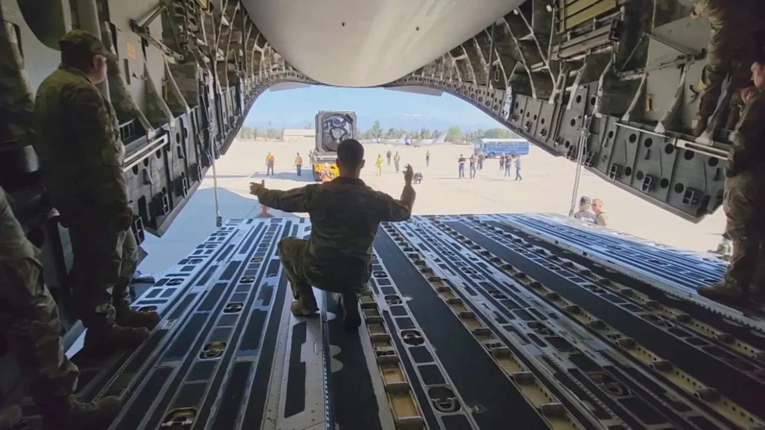 أمريكا تنقل مفاعلا نوويا مصغرا بطائرة شحن ومغردون: بداية ثورة علمية