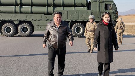 كيم كونغ أون تتولى الإدارة الجديدة للصواريخ بكوريا الشمالية: تقارير