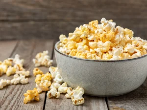 الفشار بين الصحة والخطر.. ما يجب معرفته قبل تناوله