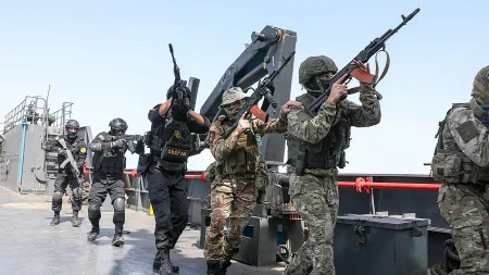 خبير: إيران تنقل أصولاً عسكرية خلال تدريبات روسية مشتركة بمضيق هرمز