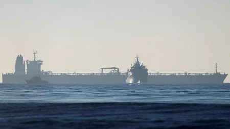 أسطول الظل الناقل للنفط الروسي يستدعي مراقبة بريطانية في القناة الإنجليزية