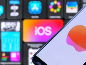 نظام آي أو إس 27.. خطة آبل لإطالة عمر البطارية وإنعاش الأجهزة القديمة