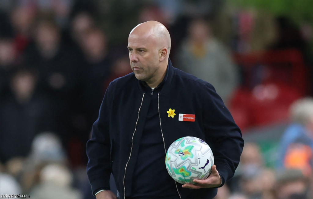 سلوت غير راضٍ على تعادل ليفربول مع توتنهام ويشيد بموهبة سوبوسلاي