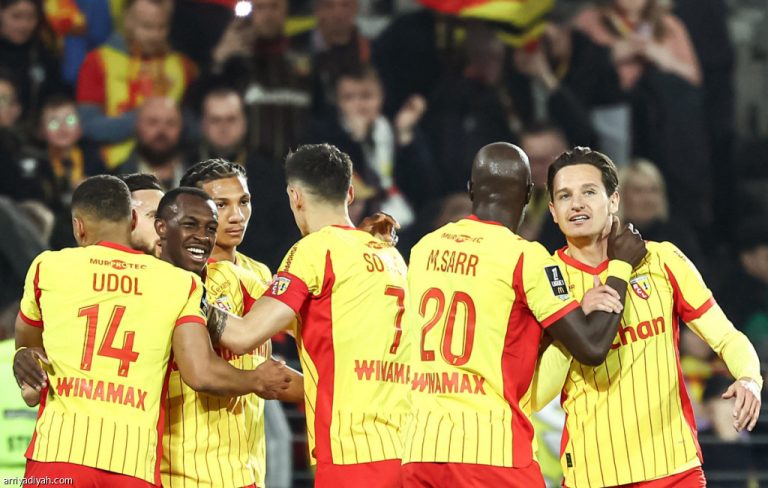 لانس يفوز بقوة على أنجيه بخماسية مثيرة ويتقدم الدوري الفرنسي بمشاركة سعود عبد الحميد