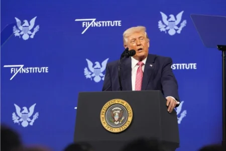 ترمب يشيد بجهود الأمير محمد بن سلمان: قائد عظيم يحمي بلاده