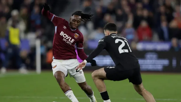 مانشستر سيتي يتعادل مع وست هام مانحًا أرسنال دفعة قوية نحو لقب الدوري