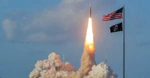 مسار مهمة أرتيميس 2 للقمر إنجاز هندسي