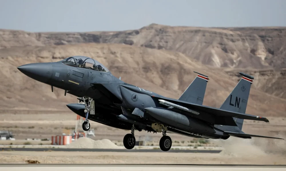 تفاصيل سقوط مقاتلة أمريكية في إيران وعمليات البحث