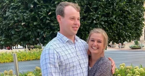 كندرا دوغار تسأل زوجها جوزيف إن كان يحتاج “المزيد من المال” لمكالمات السجن