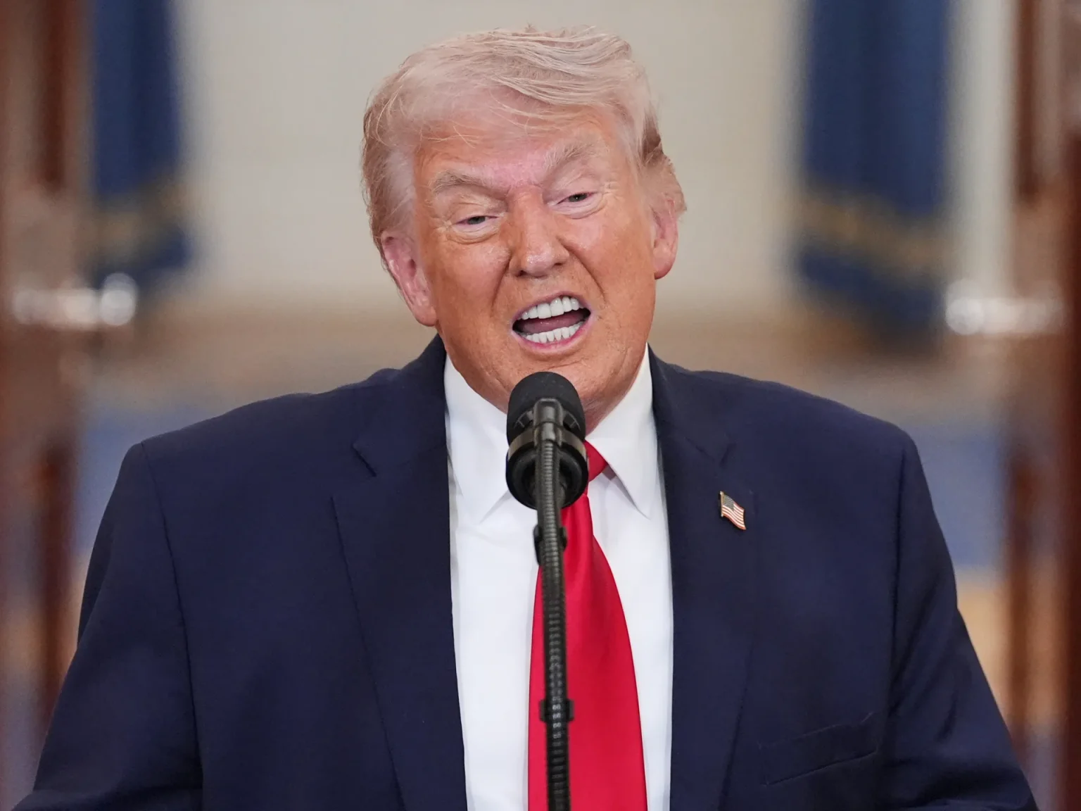 ترمب يعلن انهيار “أكبر جسر” في إيران ويتوعد بالمزيد