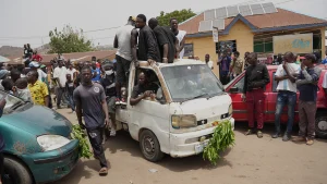 مسلحون يقتلون 20 على الأقل في هجوم بنيجيريا، فرض حظر التجول