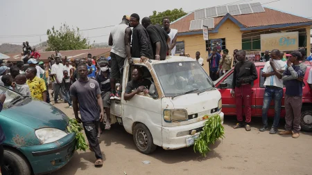 مسلحون يقتلون 20 على الأقل في هجوم بنيجيريا، فرض حظر التجول