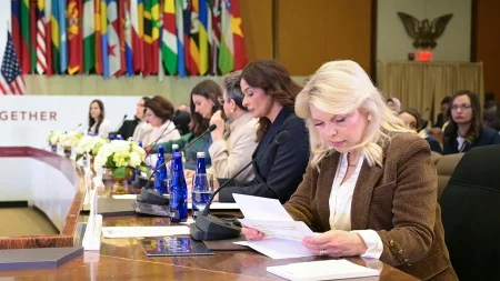 سارة نتنياهو تحذر من حرب مع إيران وسط تصاعد معاداة السامية