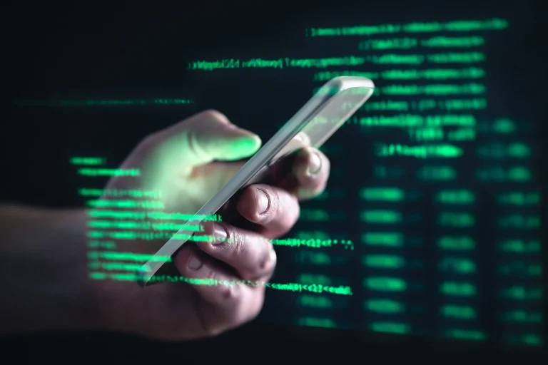 خطوات فورية لاستعادة هاتفك وحماية بياناتك بعد السرقة