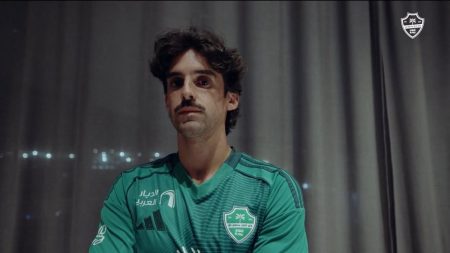 الأهلي السعودي يضم ترينكاو ويمنحه قميص رياض محرز