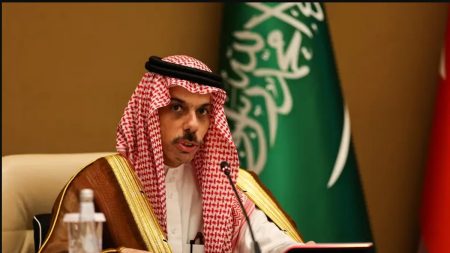 وزير الخارجية السعودي يقود مباحثات منظمة التعاون الإسلامي في جدة