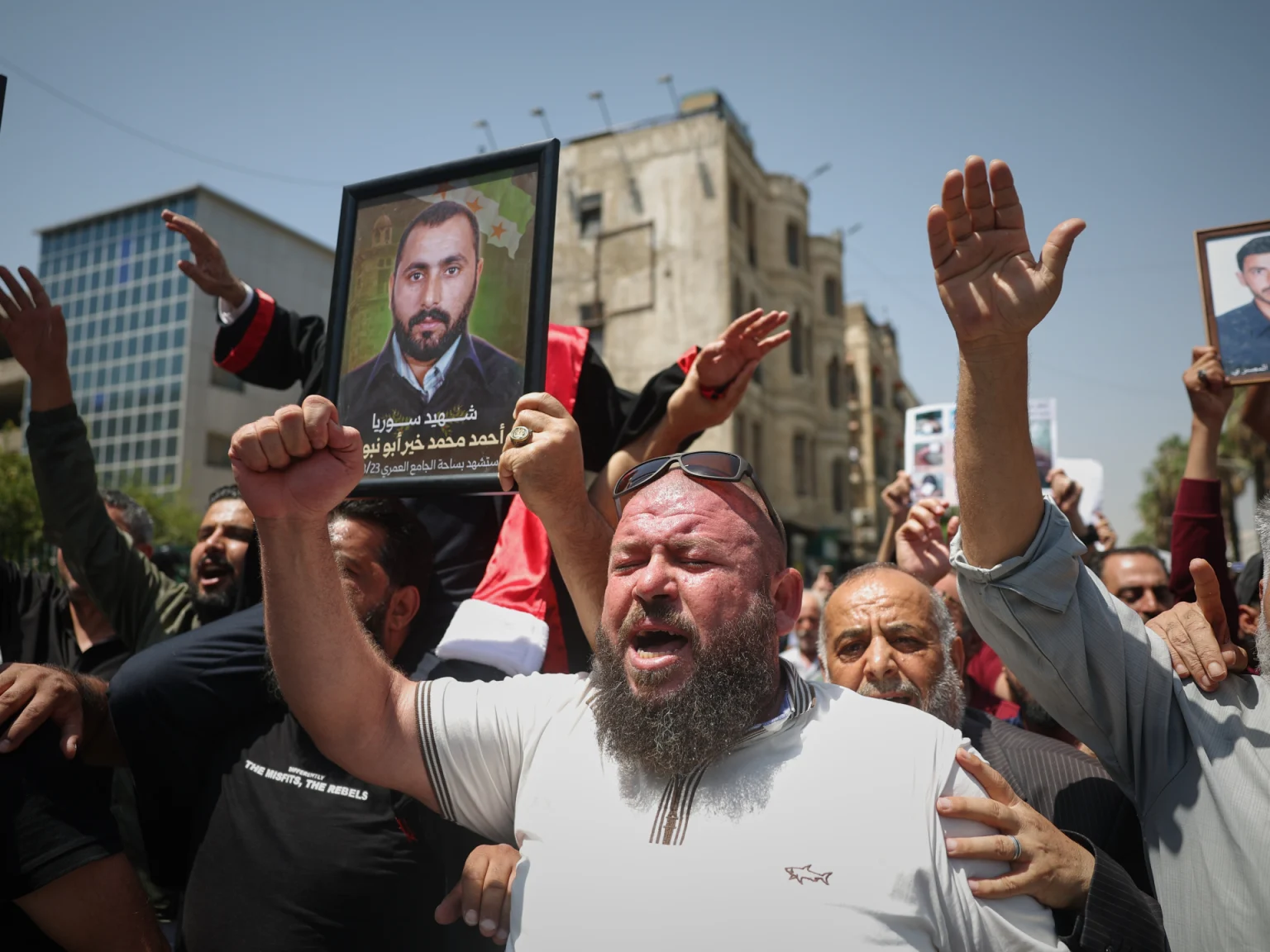سوريا احتفالات وتكبيرات بعد حكم بإعدام بشار الأسد وعاطف نجيب