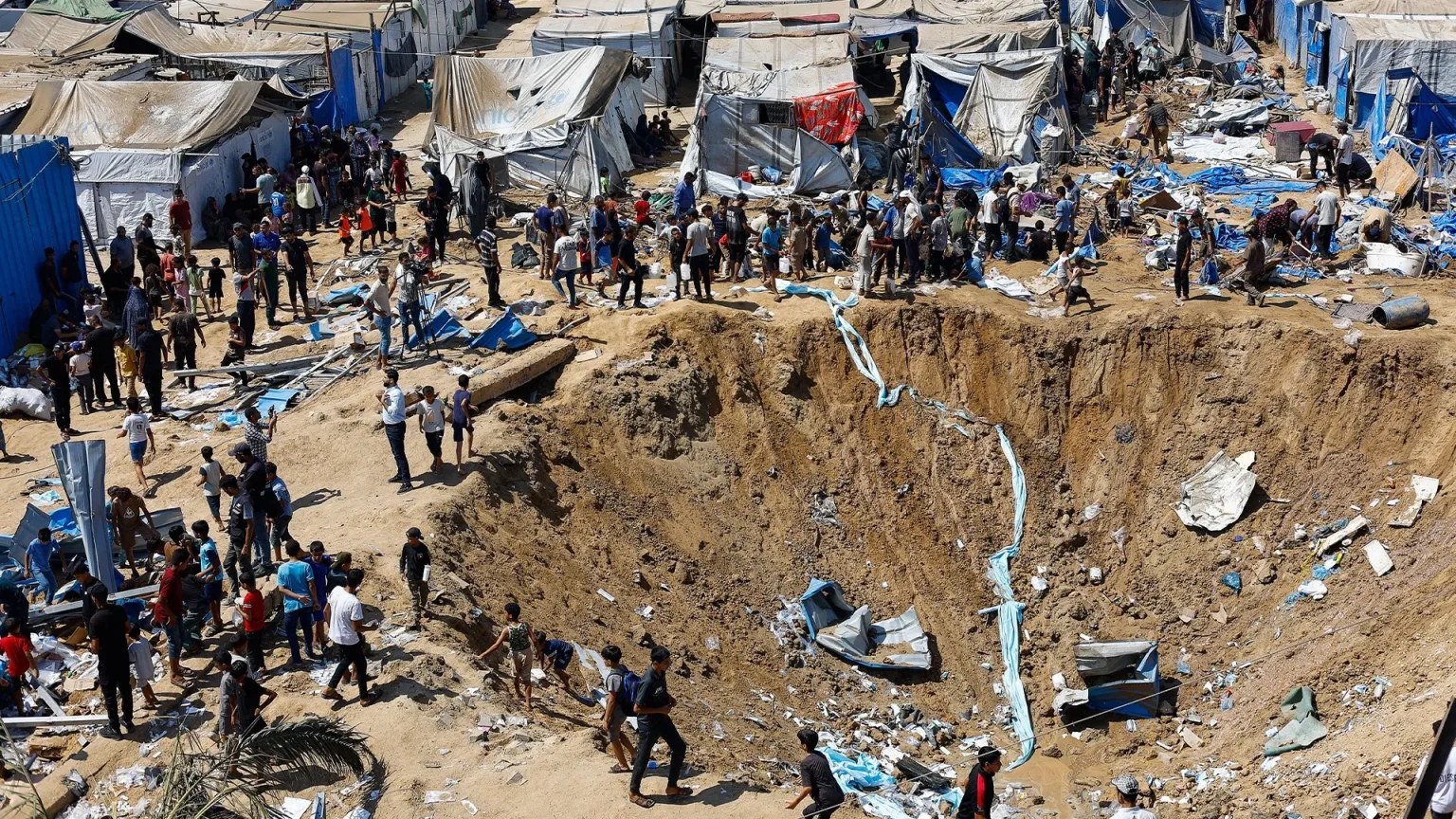 تدمير مستودعات الدواء في غزة يكشف استراتيجية الاحتلال للموت البطيء