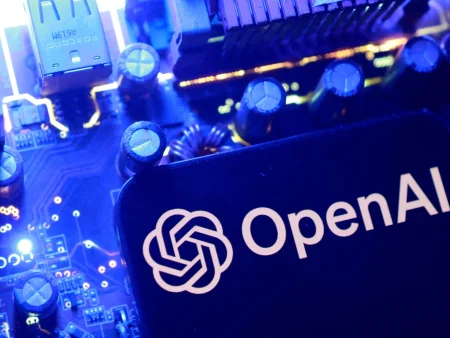 أوبن إيه آي ترفع دعوى ضد آبل حول أسرار آيفون المقبل