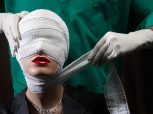 الوجه الفقاعة: تجميل يُحوّل الجمال إلى مأساة