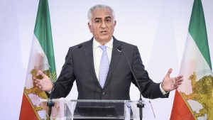 رضا بهلوي: إيران تزعزع استقرار المنطقة بعد هجوم الرياض