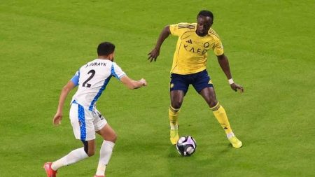 غياب كومان وسيماكان عن تشكيل النصر في مواجهة نيوم